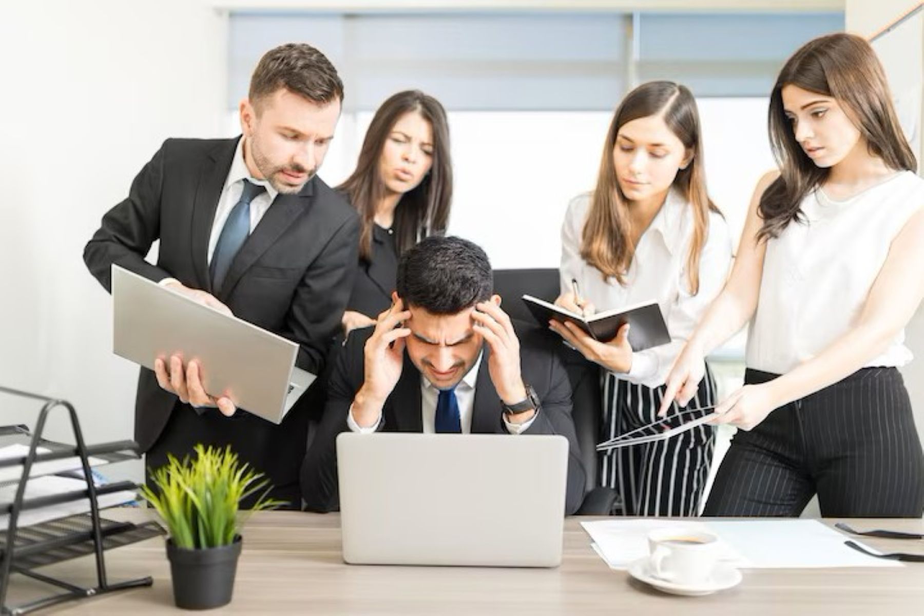 Fakta Gelap Tekanan Kerja di Kantor yang Tidak manusiawi