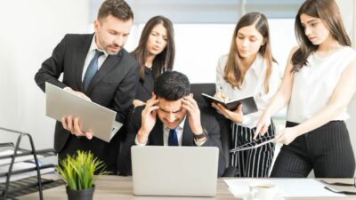 Narsisis Bikin Kerja Jadi Neraka? Ini Cara Pintar Hadapi Mereka!