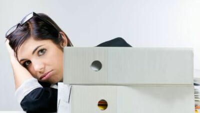 Sukses Mereka Ilusi, Minder Kamu Nyata