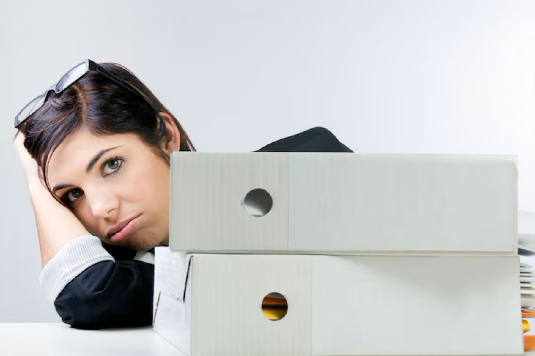 Sukses Mereka Ilusi, Minder Kamu Nyata