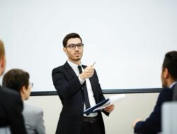 Pemimpin Hebat Bukan Lahir dari Seminar, Tapi dari Luka!