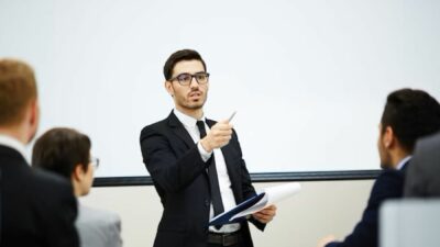 Pemimpin Hebat Bukan Lahir dari Seminar, Tapi dari Luka!