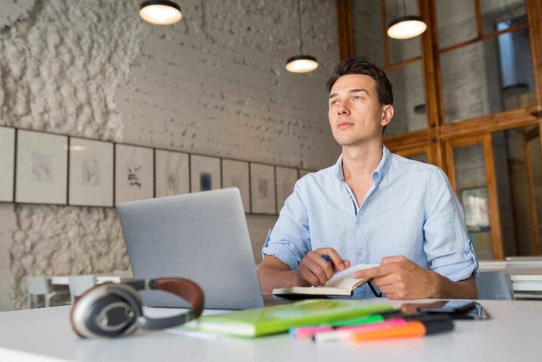 Bahagia Tapi Lelah? Mungkin Kamu Sedang Dijebak Dunia