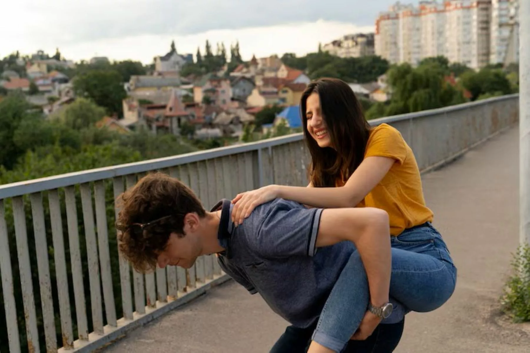 Jangan Pacari Wanita Yang Lebih Tua, Kalau Belum Siap Mental