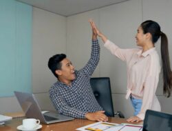 Gaji Pas-Pasan, Hidup Tenang: Kok Bisa?