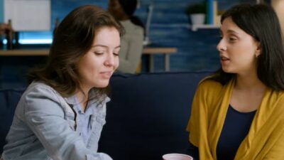 Tersenyum Tapi Menikam, Bahaya Komunikasi Manipulatif