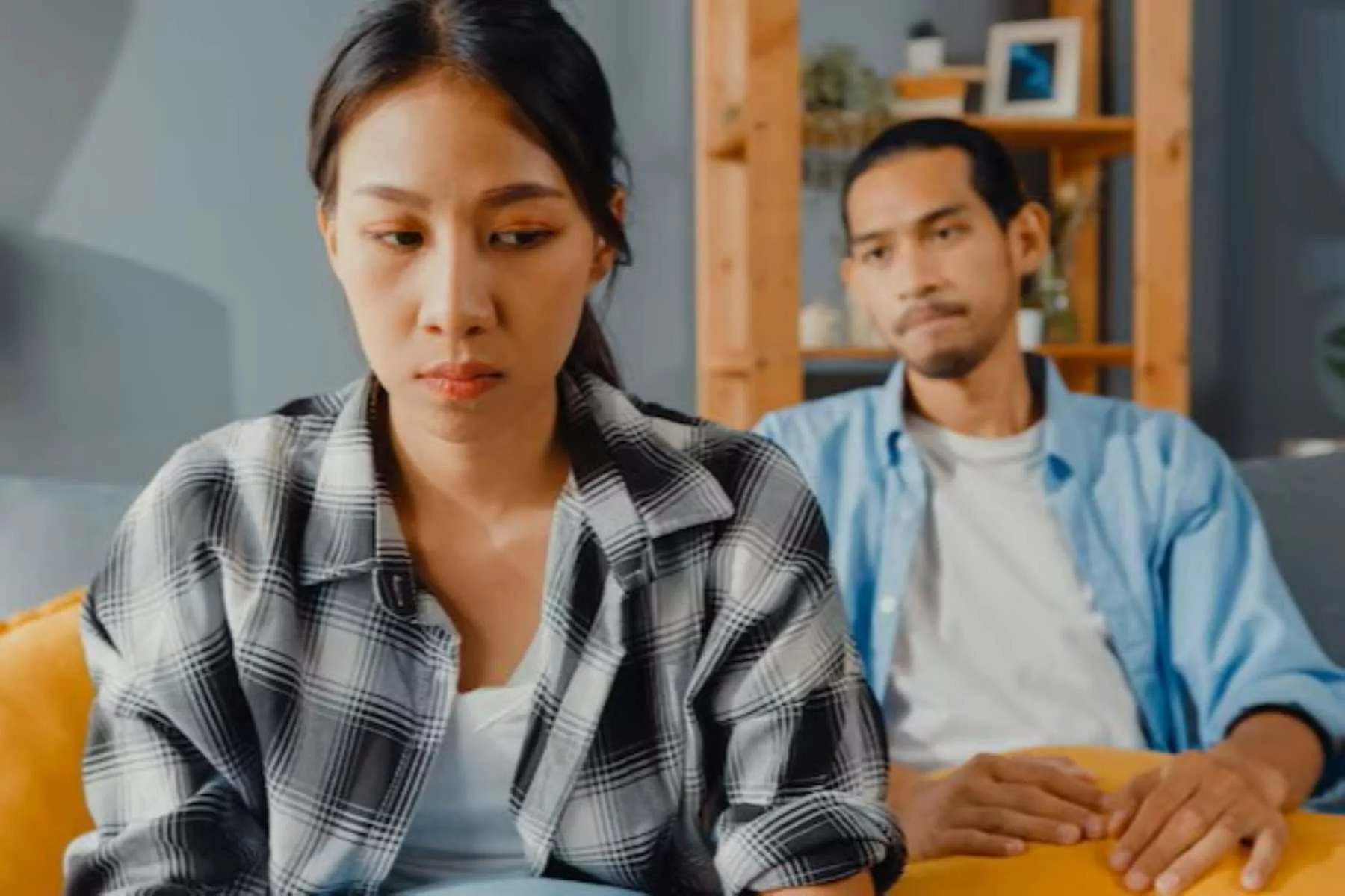 Tiba-Tiba Diam? Ini Sinyal Bahaya Cinta