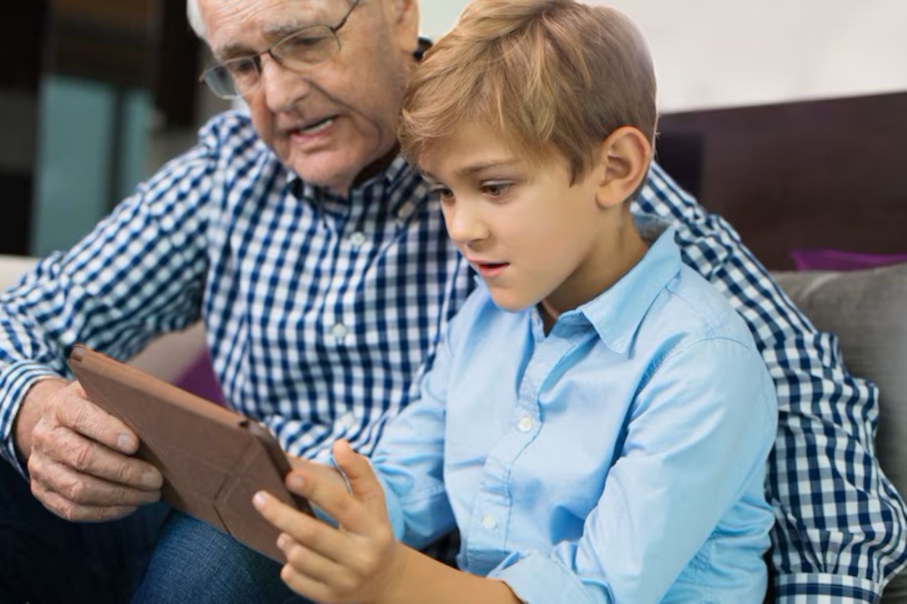 Orang Tua Boomer Gagal Paham Dunia Digital Anak? Ini Buktinya!