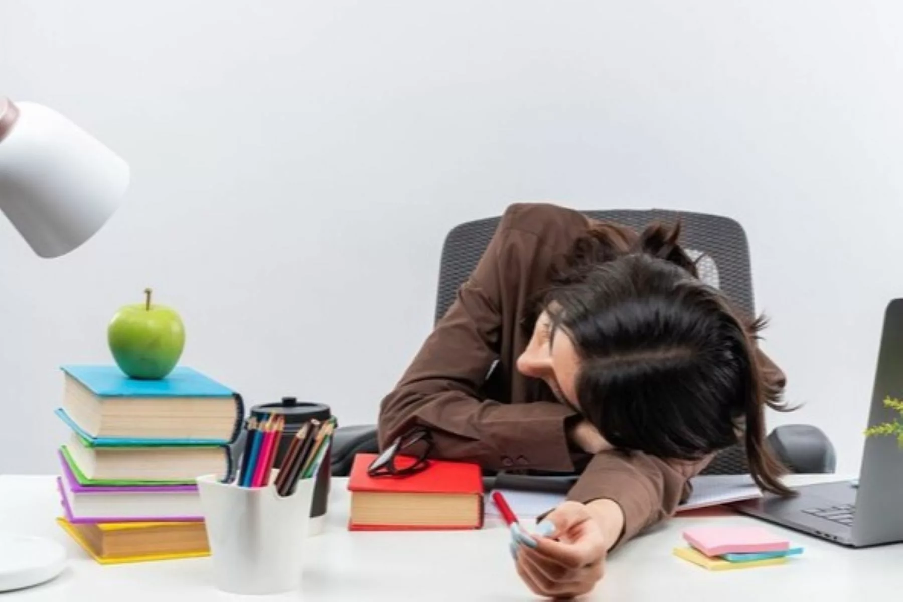 Capek Padahal Nggak Benci Kerjaan? Burnout Terselubung!