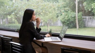 Introvert? Cuan Bisa Datang Tanpa Banyak Bicara!