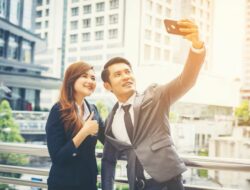 Pacaran Realistis, Uang dan Karir Lebih Penting dari Cinta?