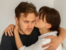 Bukan Ganteng, Ini 7 Sifat Pria yang Bikin Wanita Dewasa Jatuh Hati