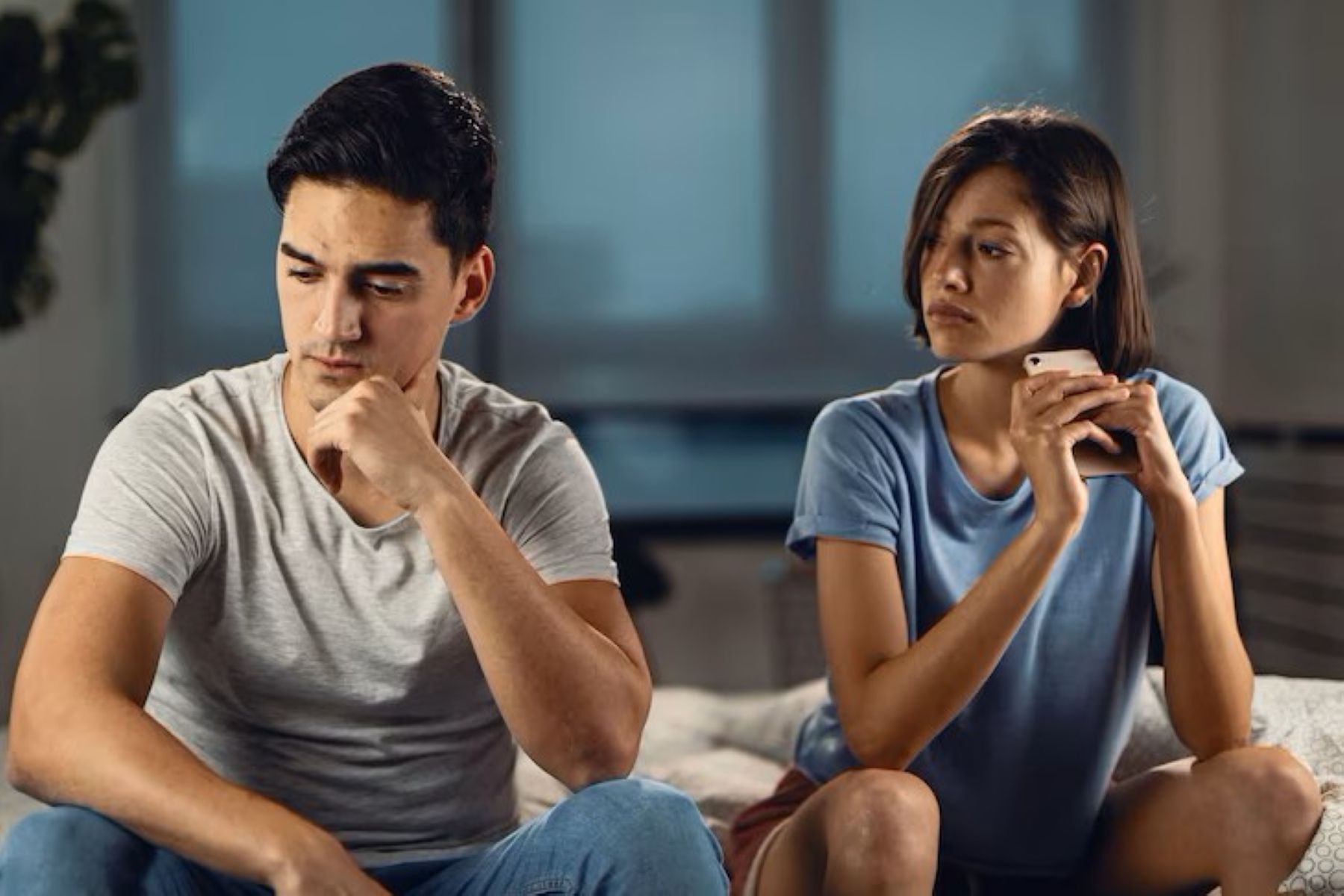 Suami, 7 Kebiasaan Ini Bikin Istrimu Merasa Terasing!