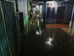 Cuaca Ekstrem Picu Banjir di Desa Bajur, Lombok Barat, Ratusan Warga Mengungsi