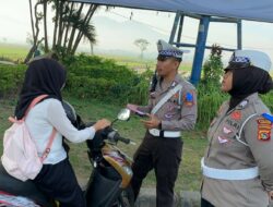 Disiplin Lalu Lintas Ditingkatkan, Polres Lombok Barat Tertibkan Pengendara di Bundaran Penas