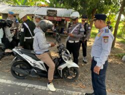 Disiplin Berlalu Lintas Diperkuat, Puluhan Pengendara Ditilang di Keling Kediri