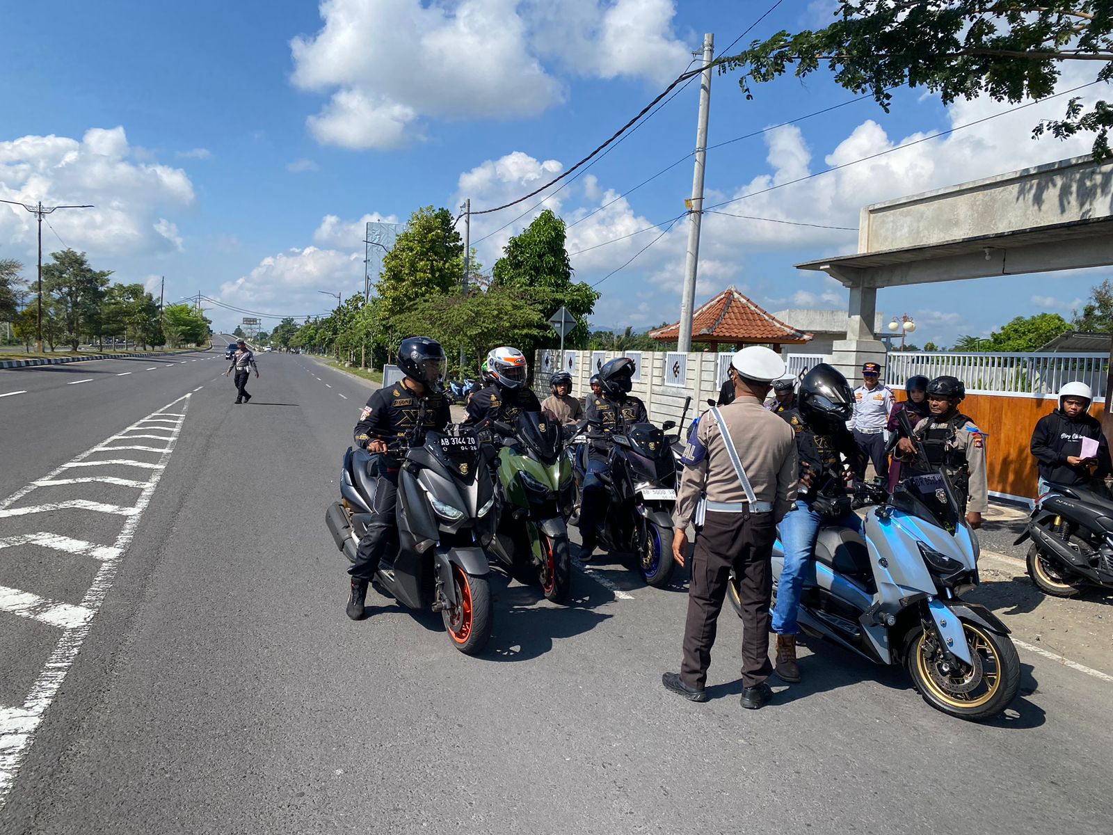 Polres Lombok Barat Gencarkan Operasi Patuh Rinjani 2025, 70 Pelanggar Ditilang di Bypass BIL 2