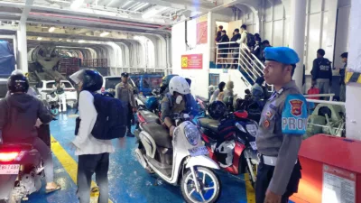 Pelayanan Prima Polri di Lembar: Pastikan Penyeberangan Aman dan Tertib