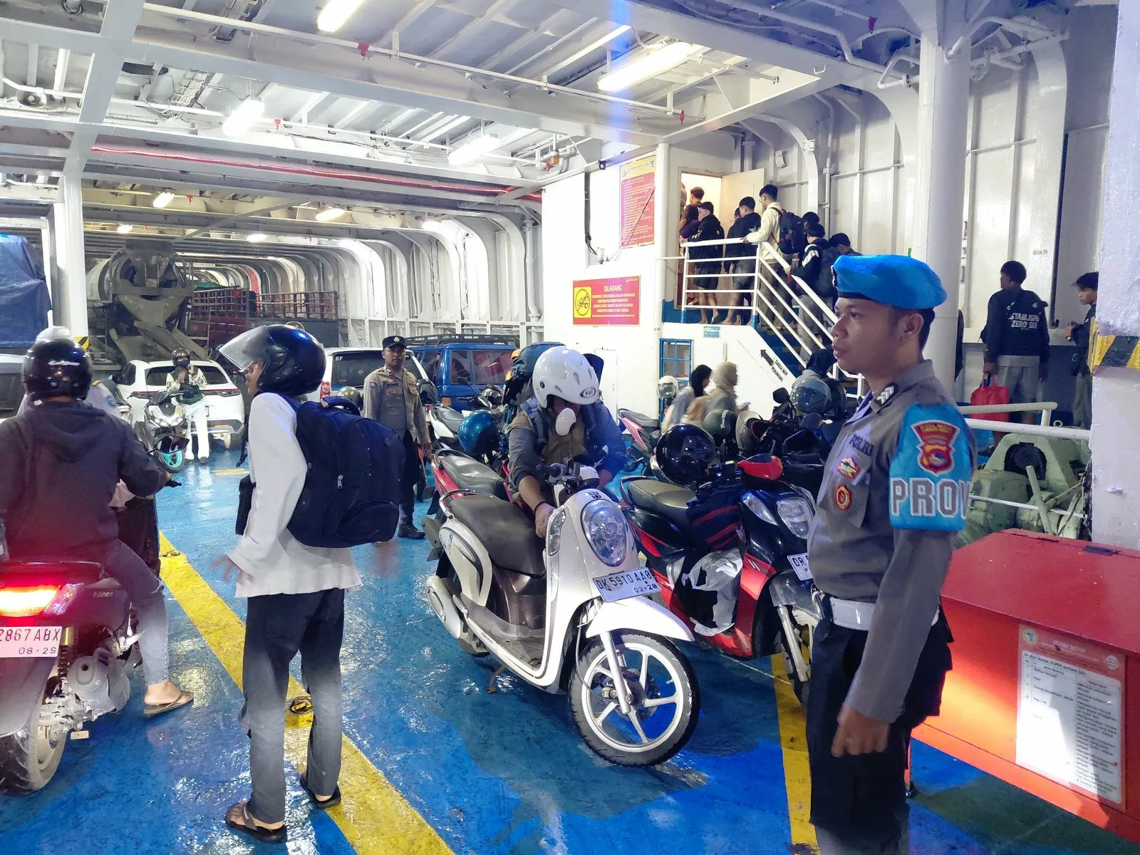 Pelayanan Prima Polri di Lembar: Pastikan Penyeberangan Aman dan Tertib