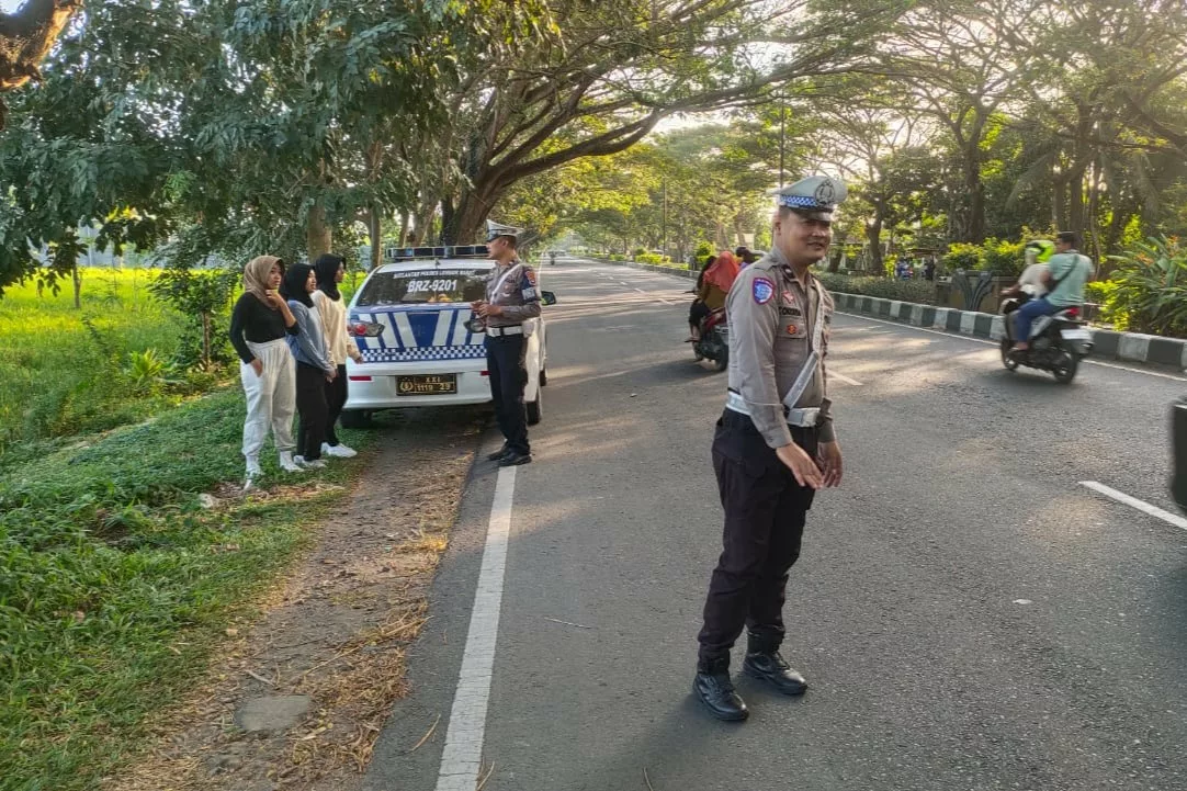 Edukasi dan Pencegahan 3C di Jalur Vital BIL oleh Satlantas Lombok Barat