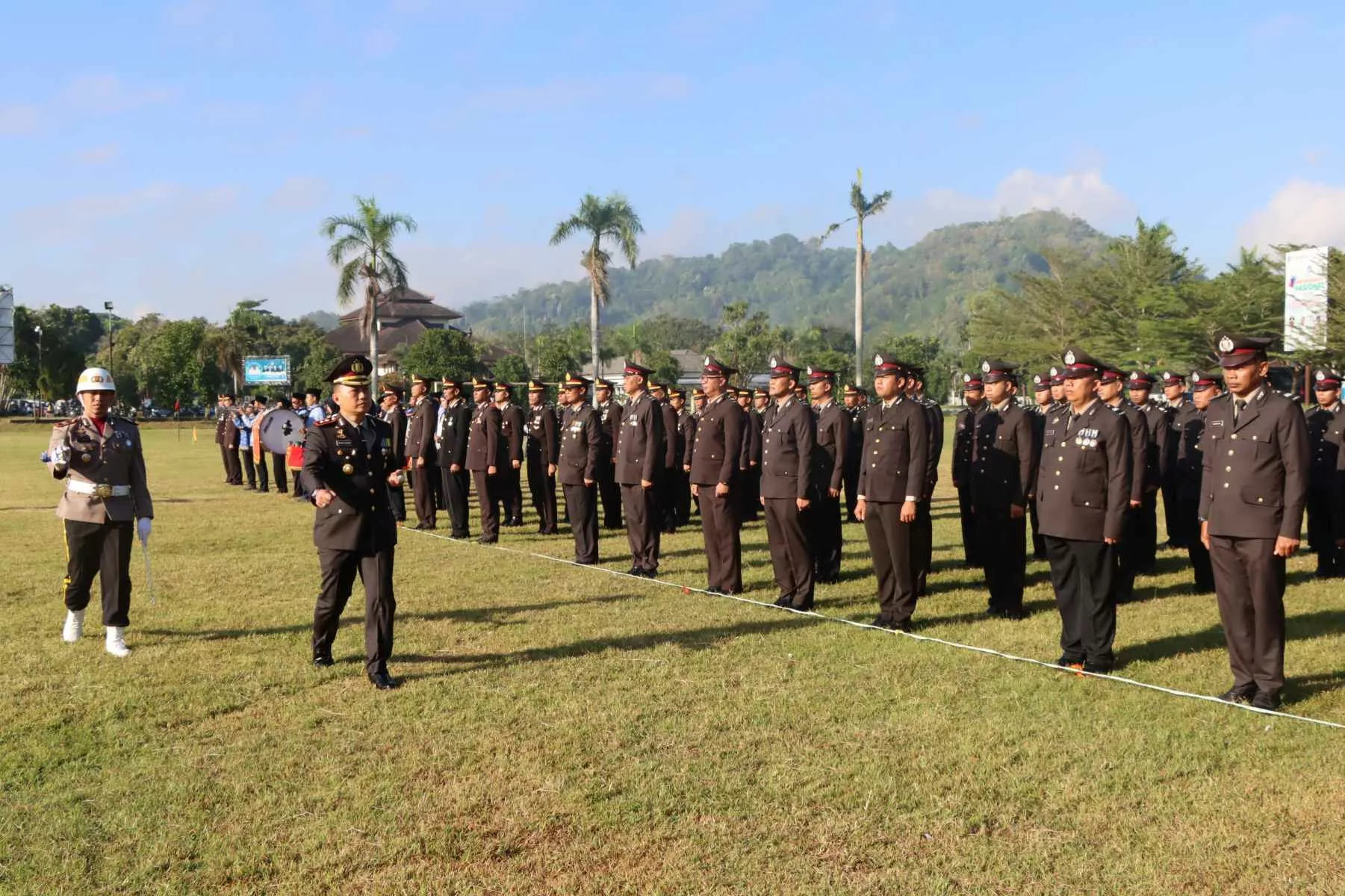Polres Lombok Barat Gaungkan Astacita dalam Peringatan Hari Bhayangkara