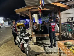 Patroli Dialogis Sat Samapta Polres Sumbawa Barat Ajak Warga Kampung Bugis Jaga Kamtibmas