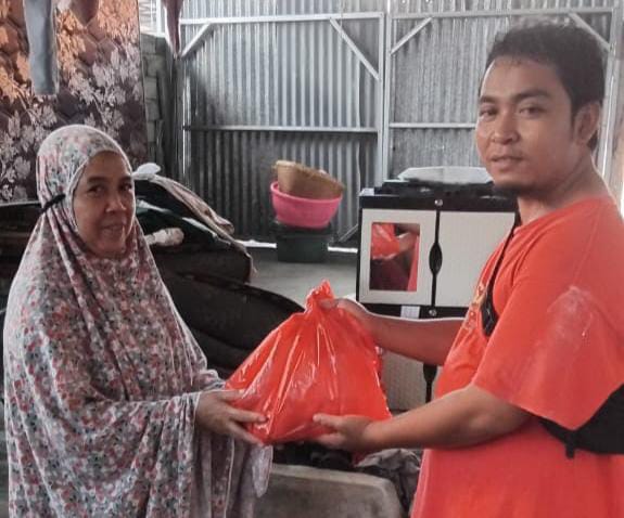 Pemuda Darul Muhajirin Tangani Dampak Banjir Sandubaya Mataram