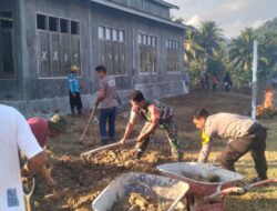 Bhabinkamtibmas Desa Lampok Bersama Pemerintah Desa dan Masyarakat Gelar Gotong Royong di Lapangan Serbaguna