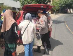 Kapolsek Hu’u Jenguk Korban Laka Lantas, Antar Salah Satu Pasien Pulang ke Rumah