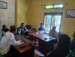 Bhabinkamtibmas Desa Desa Beru Fasilitasi Mediasi Kasus Pencemaran Nama Baik, Kedua Pihak Sepakat Damai