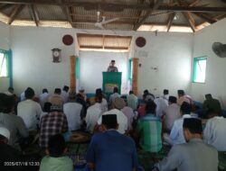 Menebar Pesan Damai di Hari Jum’at, Kapolsek Pekat Ajak Jamaah Jaga Kamtibmas