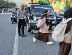 Personel Polsek Rasanae Barat Laksanakan Strong Point Pagi di Depan MTsN 1 Kota Bima