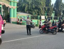 Personel Polsek Rasanae Barat Laksanakan Strong Point Pagi, Wujudkan Rasa Aman bagi Pengguna Jalan