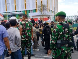 TNI dan Babinsa Kendalikan Massa Demo DPRD NTB