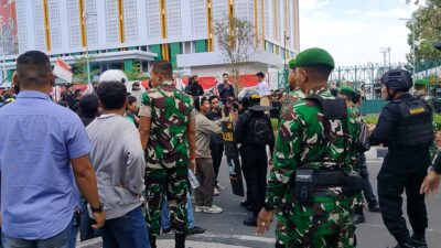 TNI dan Babinsa Kendalikan Massa Demo DPRD NTB
