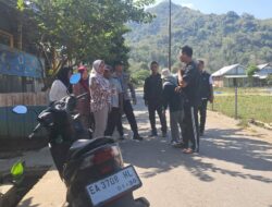 Cegah Rabies, Polsek Seteluk Dampingi Vaksinasi Hewan Peliharaan di Desa Seran