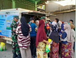 Warga Serbu Pasar Murah Kodim 1606/Mataram di Desa Langko