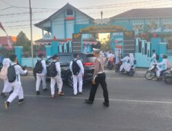 Sat Lantas Polres Bima Kota Laksanakan Strong Point, Bantu Pejalan Kaki dan Anak Sekolah Menyeberang Jalan