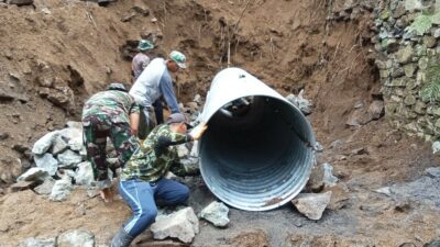 Plat Baja Dipasang, Akses Desa Giri Madia Lebih Mudah