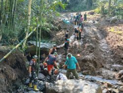 Gotong Royong TNI-Warga Lingsar Wujudkan Akses Pertanian