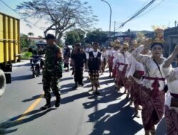 Harmoni Terwujud Saat Babinsa Dampingi Ibadah Piodalan