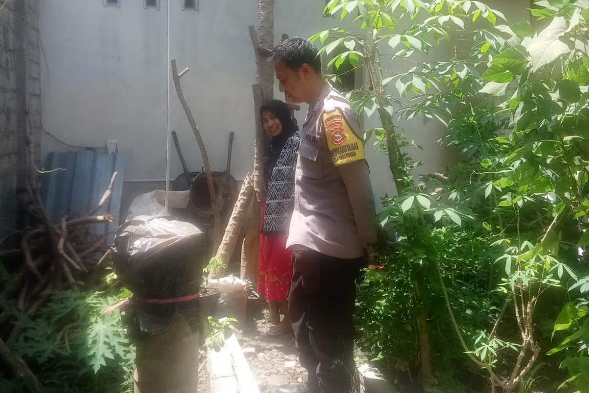 Kunjungan Humanis Bhabinkamtibmas, Ajak Warga Manfaatkan Lahan Pekarangan untuk Ketahanan Pangan