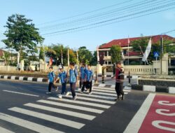 Rawan Pagi Polsek Tanjung, Cegah Kemacetan di Depan SMPN 1 Tanjung