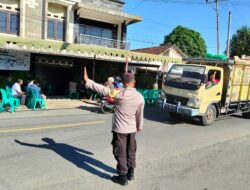 BHABINKAMTIBMAS DESA SETELUK TENGAH BANTU PENGAMANAN DAN PELAYANAN DI RUMAH DUKA WARGA BINAAN
