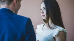 Ketika Istri Sudah Lelah Berdebat dan Memilih Sindiran Halus Sebagai Senjata, Ini 5 Tandanya!