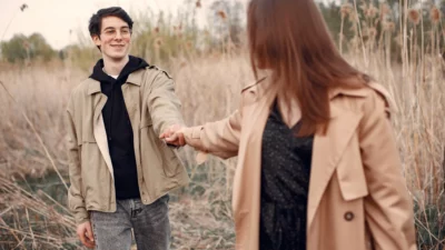 Bukan Cuma Manis di Awal, Ini Sifat Cewek Bikin Hubungan Solid Permanen