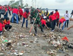 Aksi Peduli Lingkungan, Alfamart Gelar Bersih Pantai Dan Tanam Pohon Di Loang Balok