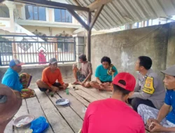 Aksi Bhabinkamtibmas Labuapi Sentuh Hati Warga, Ajak Tanam Pangan di Pekarangan Rumah