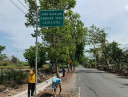 Edukasi Kesadaran Berlalulintas Satlantas Polres Bima Pasang Rambu Kawasan Tertib Lalulintas KTL