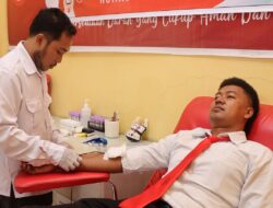 Polres Dompu melaksanakan kegiatan donor darah serentak dalam rangka memperingati Hari Jadi ke-74 Humas Polri Tahun 2025 dengan mengusung tema “Polisi Humanis Harapan Masyarakat”